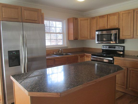3rd image of 32 Barbara Ln
