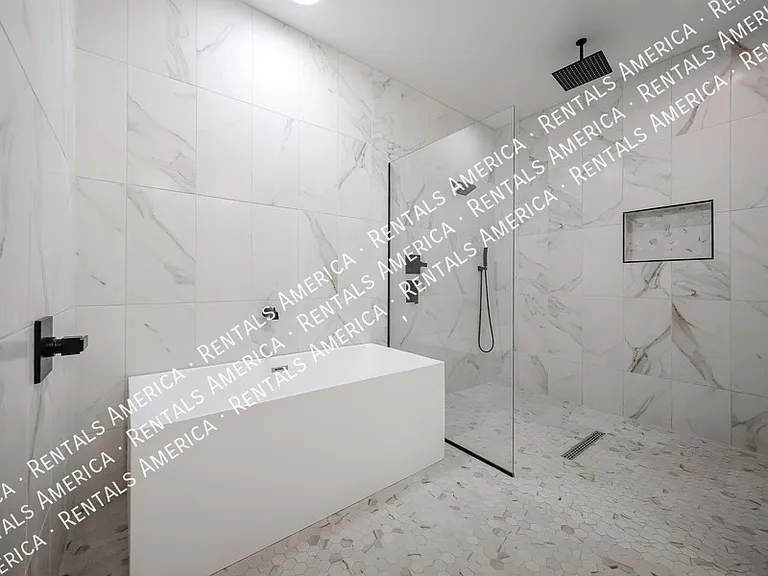2418 E Amelia Ave — Photo 43