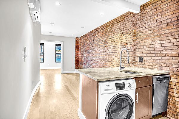 1st image of 1694 Park Ave #4SE