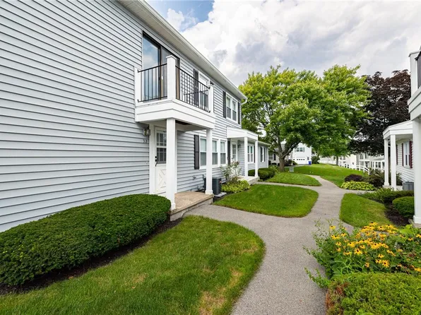 32 Swan Trl, Fairport, NY 14450