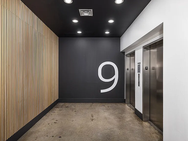 Main 3 Downtown — Photo 11