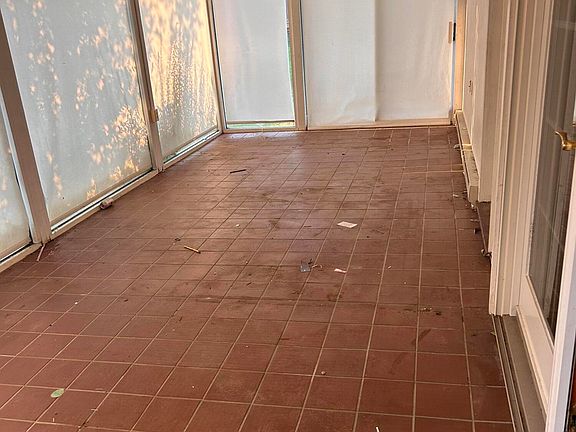 3rd image of 301 Cypress St