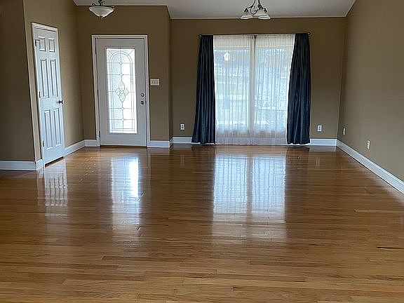 3rd image of 208 Breeze Dr
