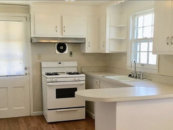 4th image of 701 W Ewing Ave