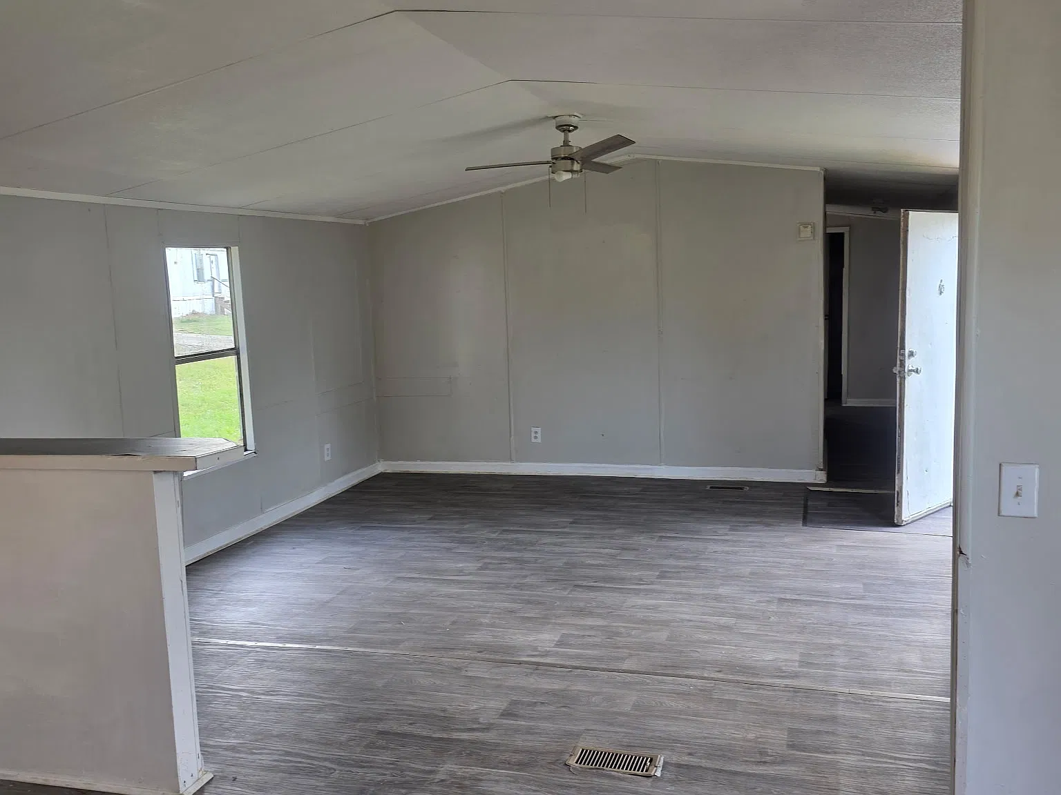 3 bed, 980 sqft, $650 — Photo 4