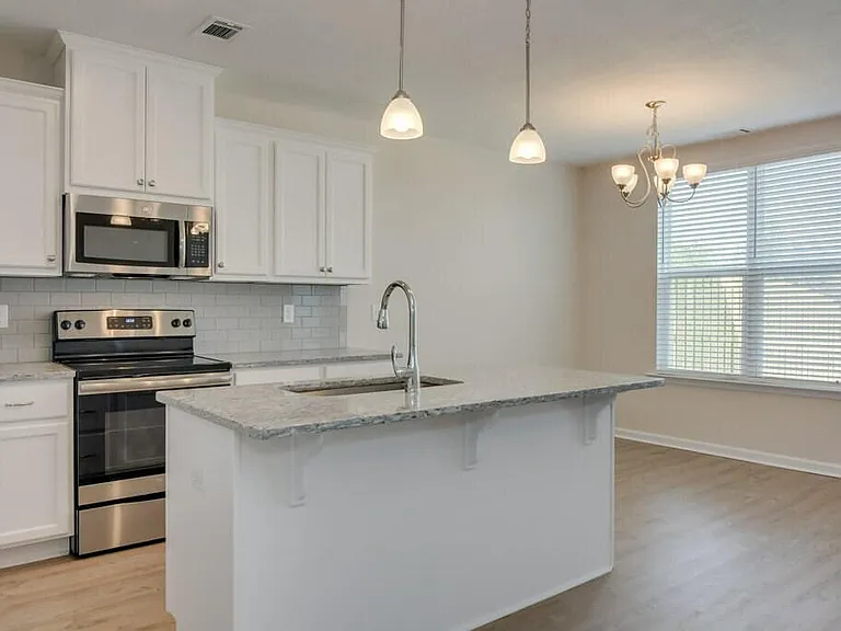 305 Norwich Dr — Photo 13