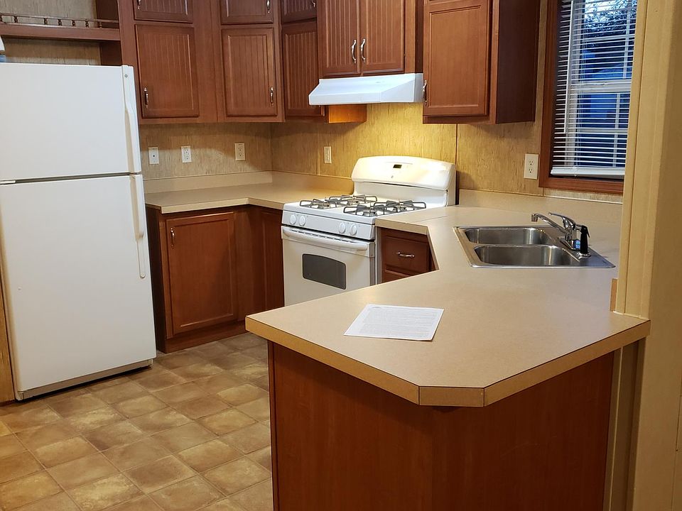 1st image of 6 Nathan Dr