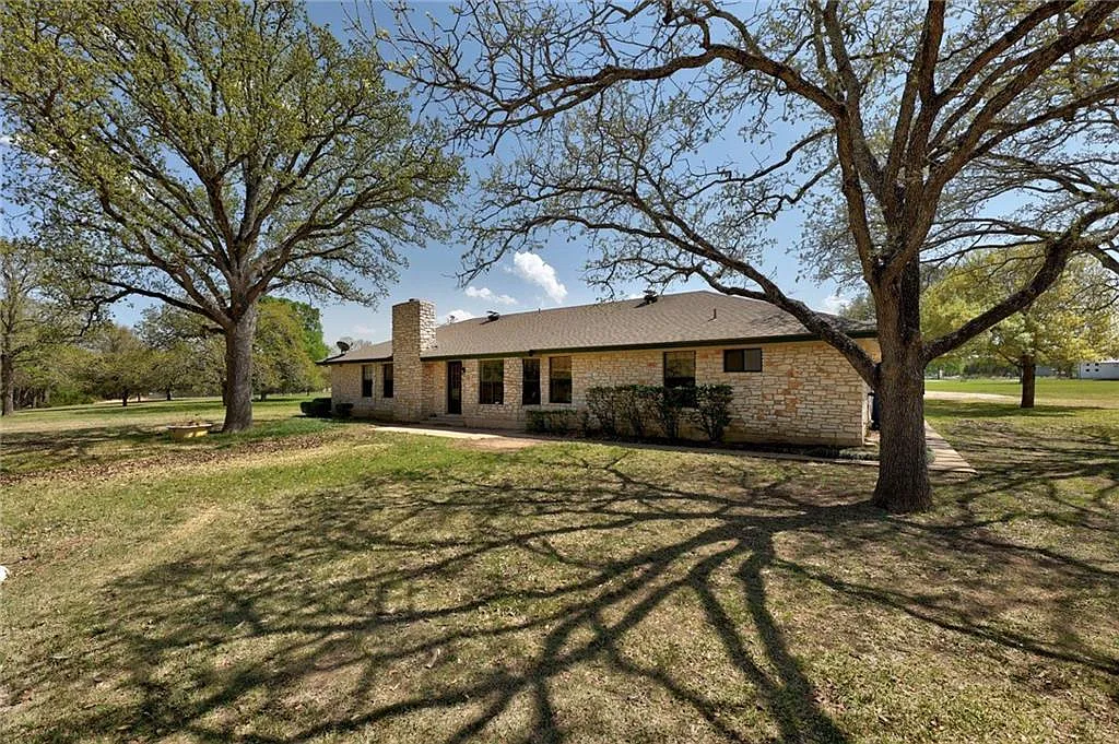 4 bed, 2.0 bath, 2126 sqft, $3,000 — Photo 4