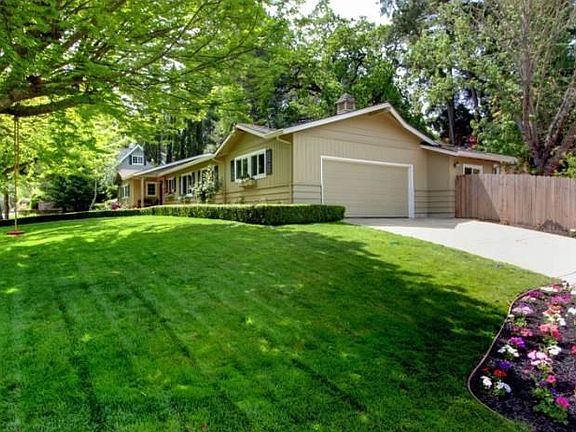 Large corner lot w lawns