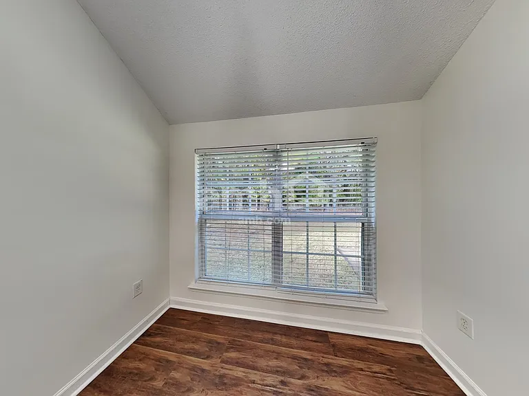 20 Carlisle Ln — Photo 5