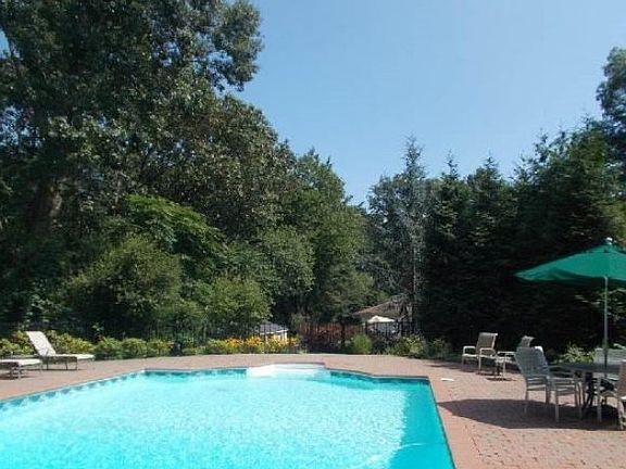 3rd image of 3 Uphill Ln