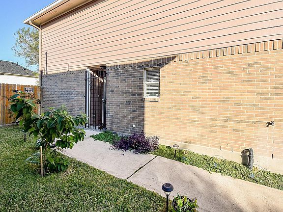 3rd image of 4622 Saba Rd