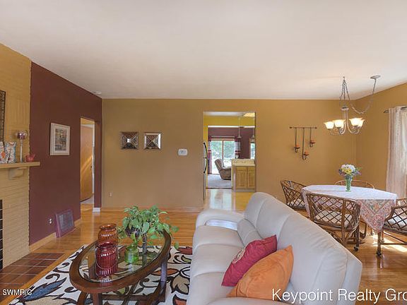 5th image of 2482 College Ave NE