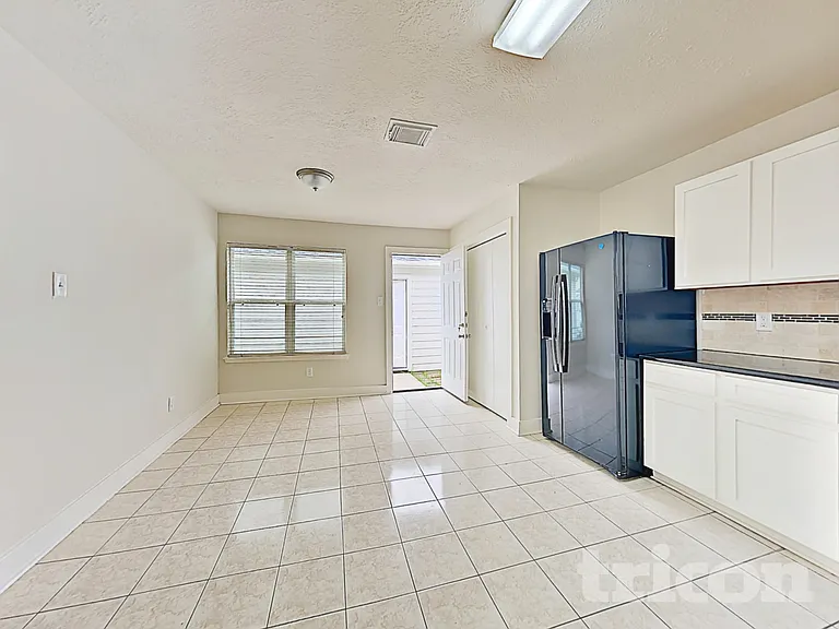 15810 W Park Ct — Photo 6