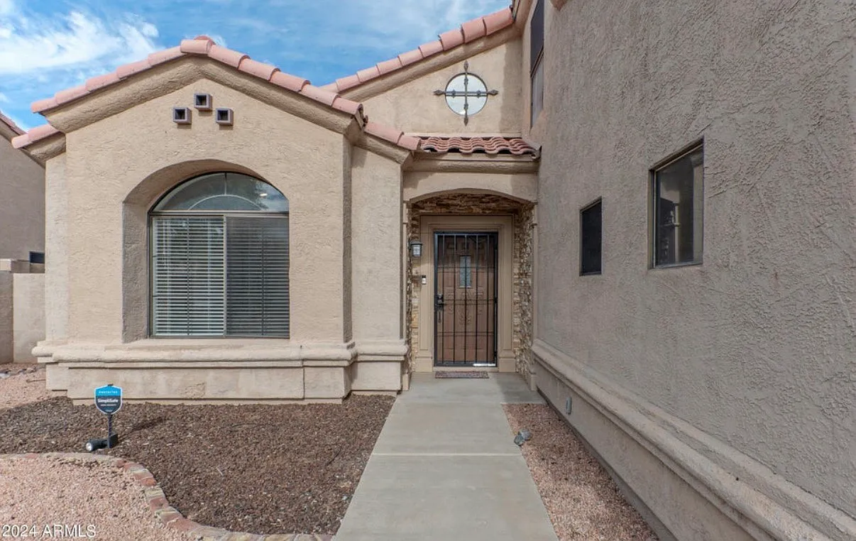 4 bed, 2218 sqft, $3,850 — Photo 2