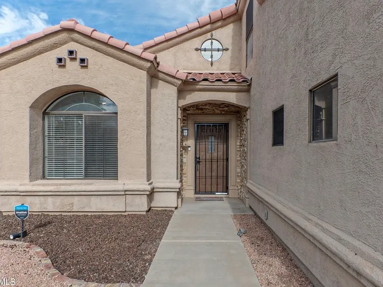 9032 E Karen Dr — Photo 2