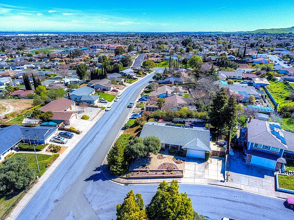 3rd image of 3801 Malibu Pl