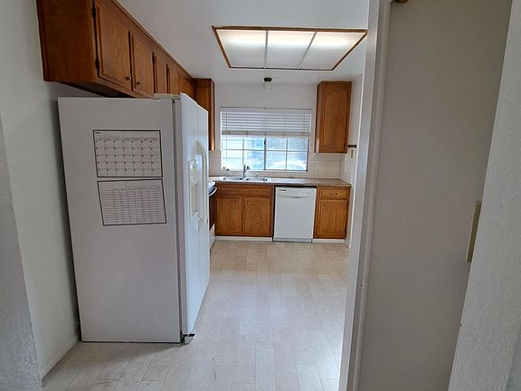 4th image of 4829 Silver Lake Ct