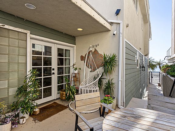 3rd image of 3874 1/2 Riviera Dr #3874-1/2