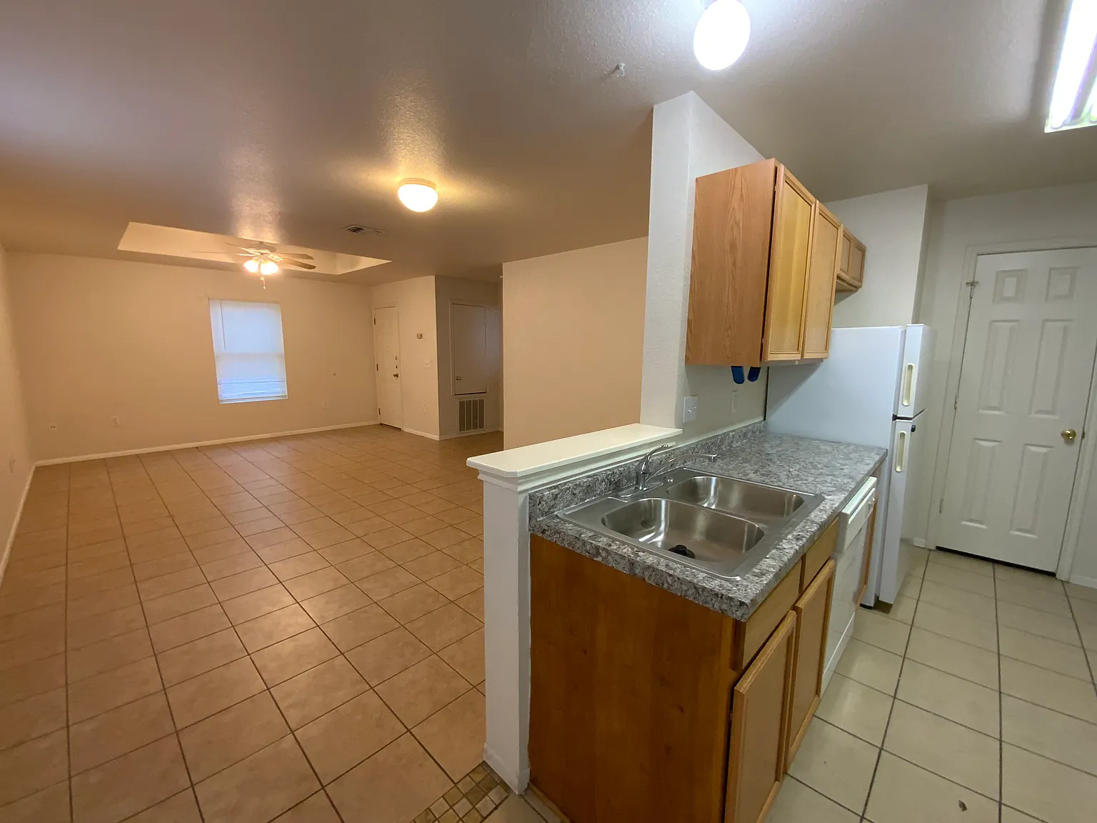 2 bed, 1078 sqft, $1,145 — Photo 3