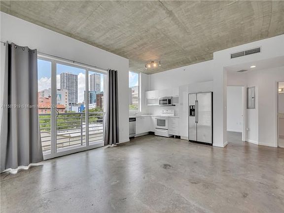 3rd image of 133 NE 2nd Ave APT 419