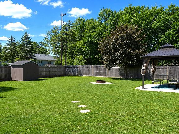 5th image of 815 W 20th St