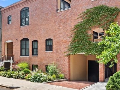 55 Regent St UNIT 3, Cambridge, MA, 02140