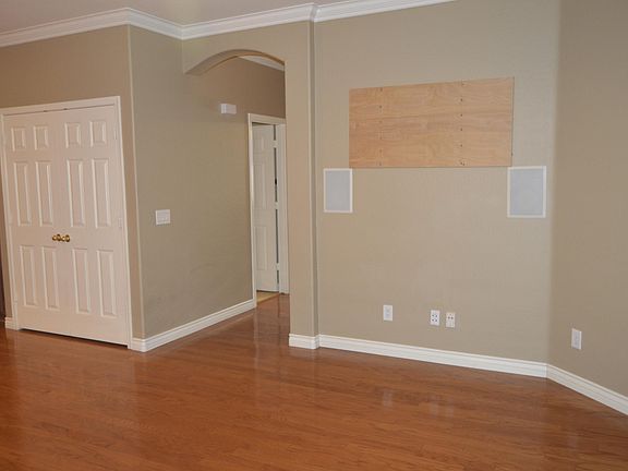 5th image of 17779 W Young St