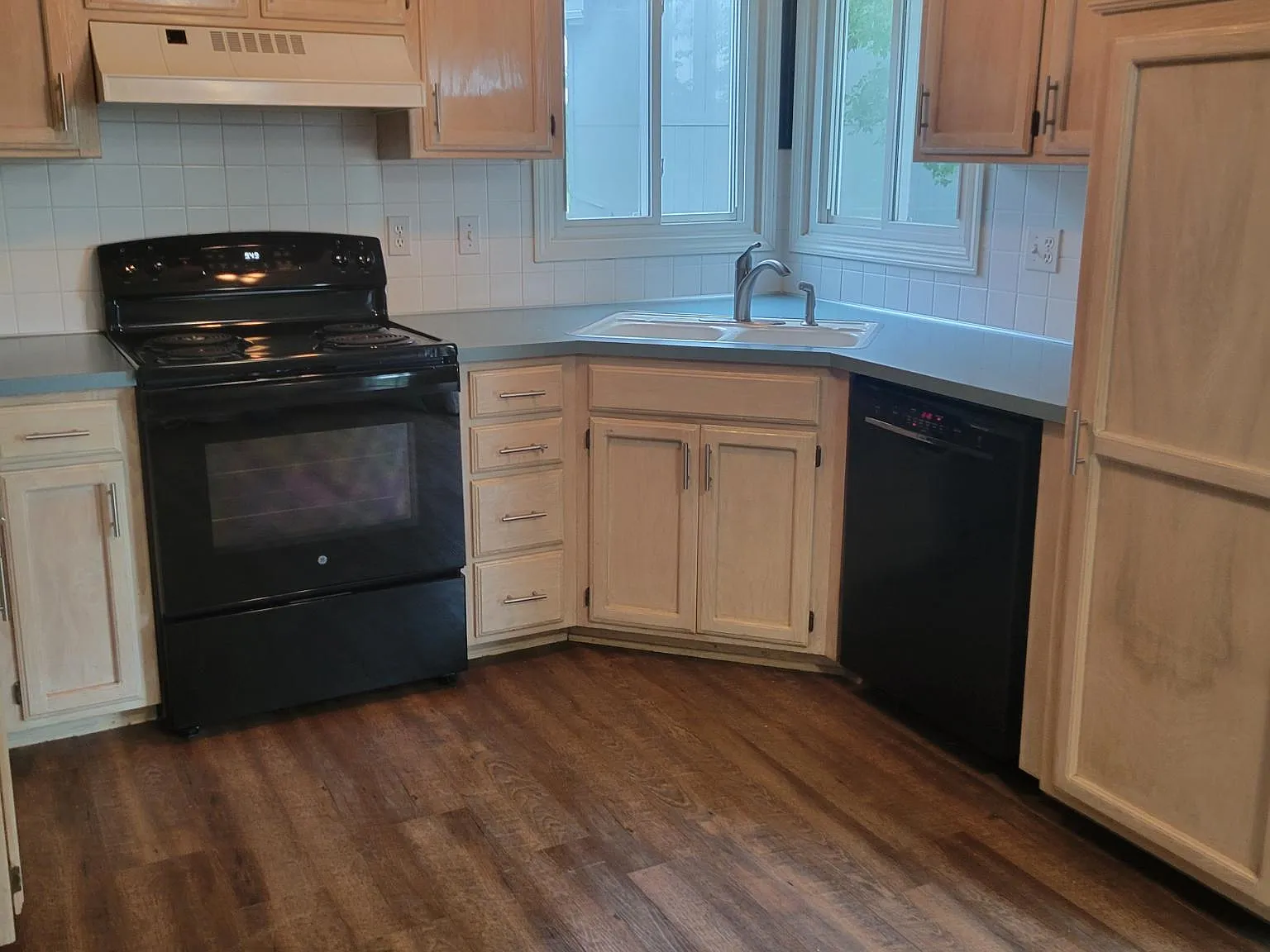 3 bed, 2.5 bath, 1600 sqft, $2,200 — Photo 3