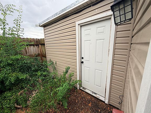 4th image of 475 Georgetown St