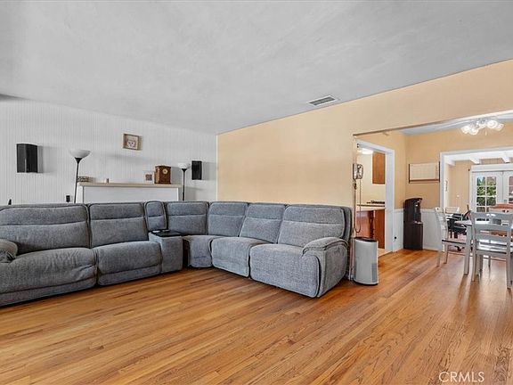 4th image of 829 W Berkeley Ct
