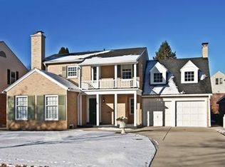 3949 N Ridgefield Cir, Shorewood, WI 53211