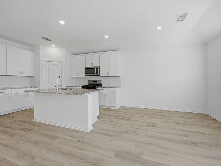 2222 Rannoch St — Photo 17
