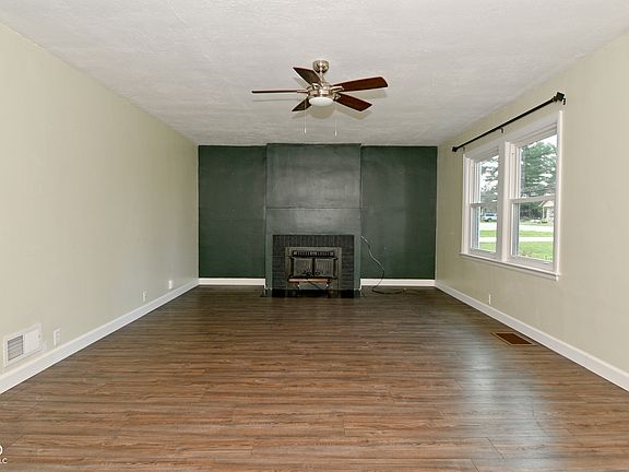 5th image of 699 W Mill St