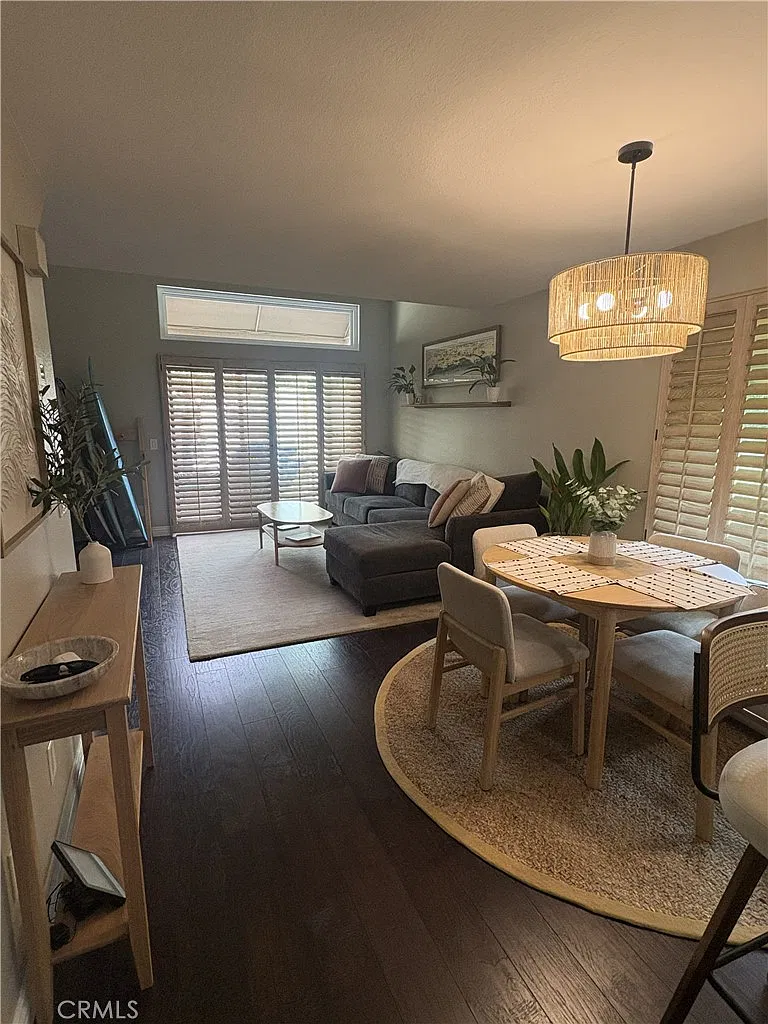 1 bed, 1.5 bath, 899 sqft, $2,800 — Photo 1