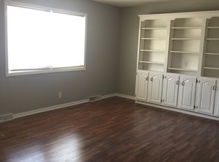 807-811 Bishop Ave, Aurora, IL 60506