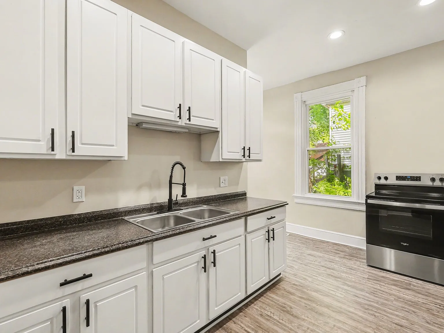 2 bed, 1.5 bath, $1,200 — Photo 2