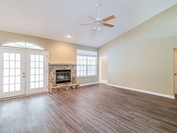 2nd image of 124 Bracken Ct
