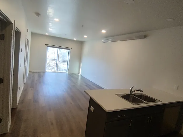 402 N River St #2A — Photo 8