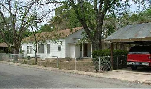 4th image of 427 E AVENUE D