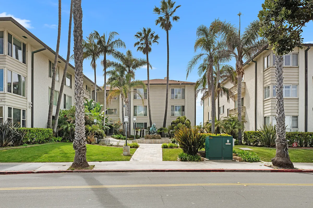 220 Coast Boulevard - D — Photo 2