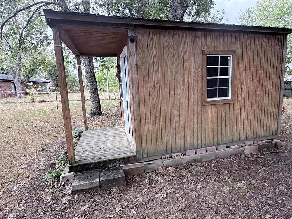 2nd image of 301 Countryside Ln