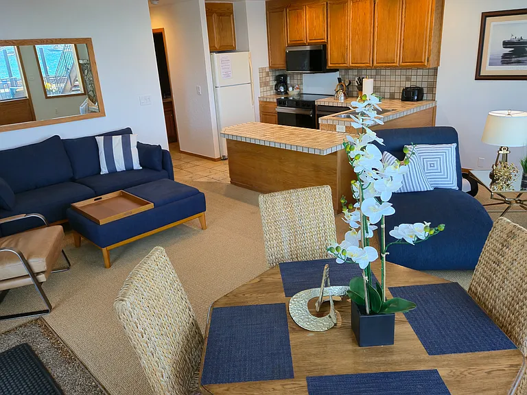 7220 N Lake Blvd #2 — Photo 4