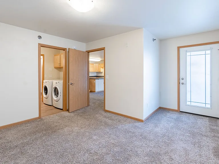 Moorhead, MN Sandy Creek Apartments | 11B | Bathroom