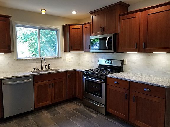 Kitchen Quartz Backsplash