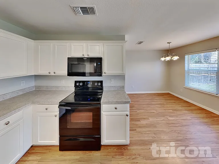1012 Rachel St — Photo 7