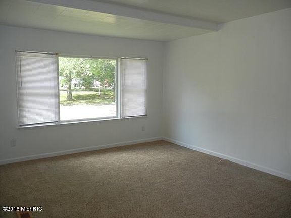 2nd image of 90 Kingman Ave E