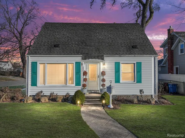 498 Pacific St, Plymouth, MI 48170