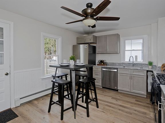 4th image of 191 Laconia St