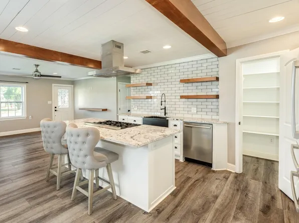 1614 Avenue F, Danbury, TX 77534